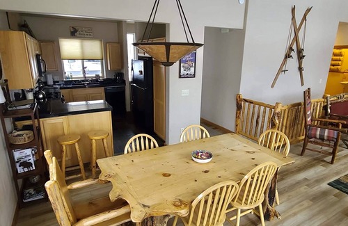 Gallatin Gateway House | Beartooth; Beautiful Big Sky & Yellowstone Vacation Home!