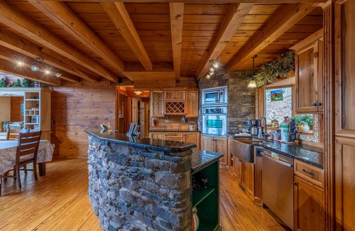 Foscoe House | Beary Relaxing Cabin - Big views, two kitchens, hot tub, game table