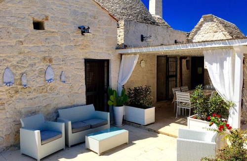 Alberobello Villa | Beatifull Trullo with private stone pool & jacuzzi,WI-FI free -