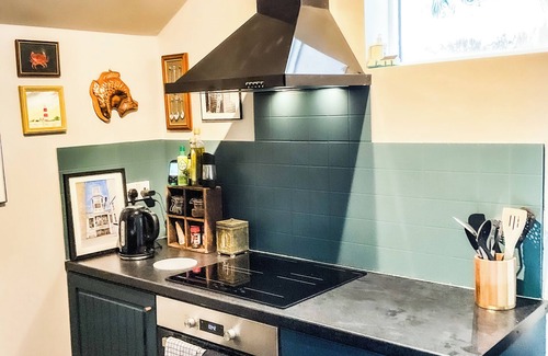Winterton-on-Sea Cottage | Beatrice Cottage - 2 mins to Sea, Rustic Bolthole
