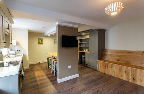 Ashbourne House | Beatrix Townhouse; games & bar for 6-8