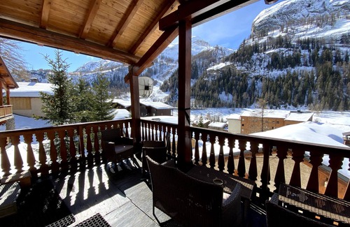 Les Brevieres Ski Chalet | Beau! Chalet de 14 chambres! Vues sur la montagne! Jacuzzi!