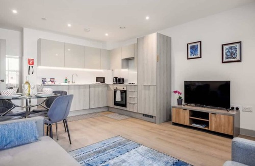 Poole Apartment | Beau Gite - Moments from Waterfront Restaurants