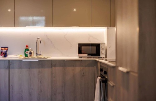 Poole Apartment | Beau Gite - Moments from Waterfront Restaurants