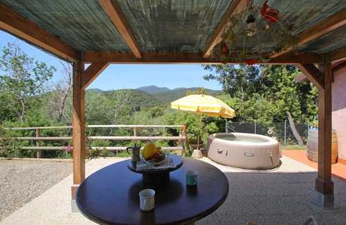 Castiglione della Pescaia House | Beautiful private villa with hot tub, A/C, TV, veranda, pets allowed, panoramic view and parking