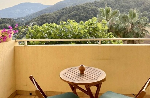 Menton Apartment | Beau T2 au calme vue Montagnes à 4 km de la mer