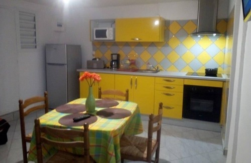 Sainte-Anne Apartment | BEAU T2 BAS DE VILLA