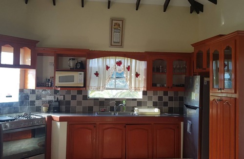 St. George's House | Beausejour Hilltop is a spacious, modern, single-family house