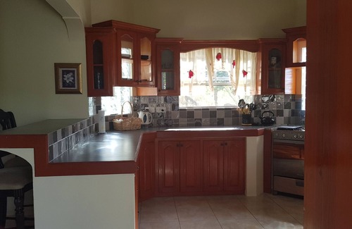 St. George's House | Beausejour Hilltop is a spacious, modern, single-family house