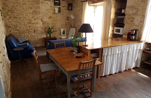 Cubjac Cottage | Beautiful holiday home for 3 to 4 people in a small village on the river.