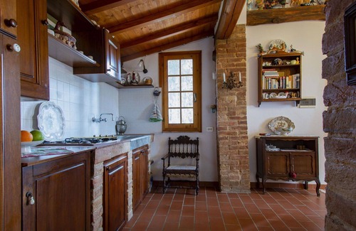 Palaia House | Beautiful private villa for 2 people with TV, terrace and parking