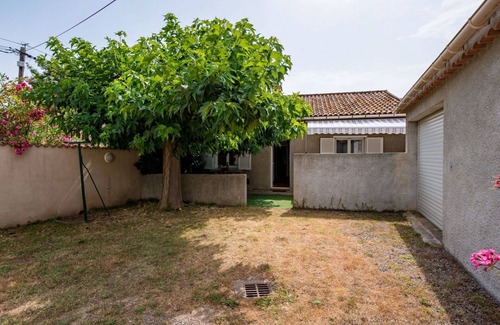 Santa-Lucia-di-Moriani House | Beautiful apartment in villa for 6 people with WIFI, TV, patio and pets allowed