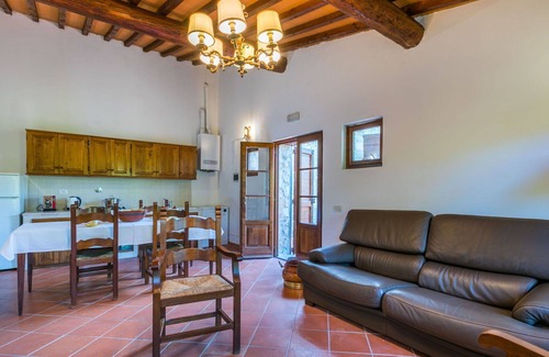 Castellina in Chianti Villa | Beautiful apartment in villa for 4 people with WIFI, pool, A/C, TV, patio and panoramic view