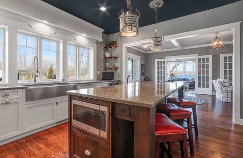 Glenwood Springs House | Beautiful Lake Geneva Lakefront home adorably decorated in sought after Fontana!