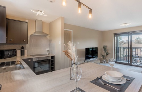Nottingham Apartment | Beautiful 1-bed with overlooking balcony