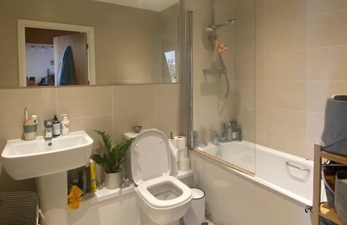Shacklewell Apartment | Beautiful 1 bedroom flat with a balcony in vibrant east london