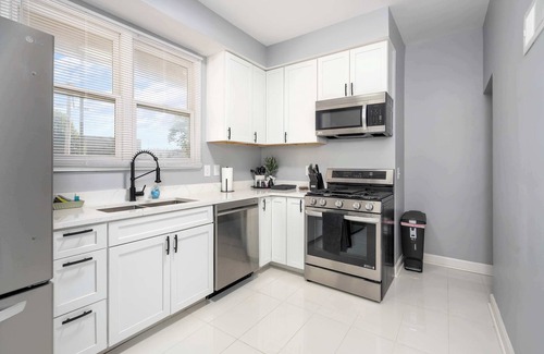 Italian Village Apartment | Beautiful 1 Bedroom in the Heart of Short North