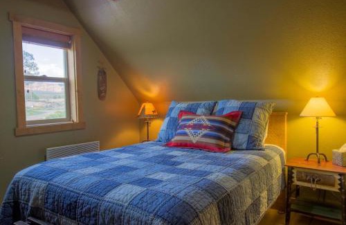 Panguitch House | Beautiful 1 BR "Barn" Cabin - Perfect for Small Families