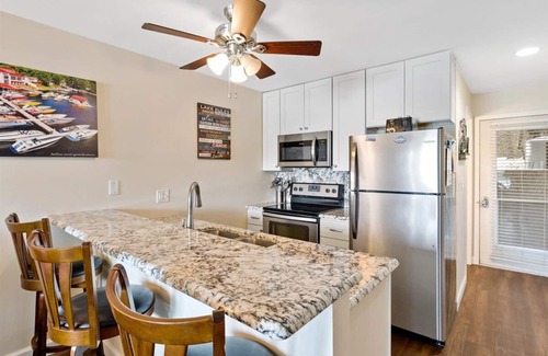 Osage Beach Condo | Beautiful 1B/1B Condo - Best Location at Lake & Waterfront View