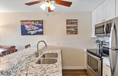 Osage Beach Condo | Beautiful 1B/1B Condo - Best Location at Lake & Waterfront View