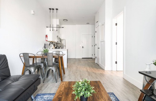 Elizabeth Apartment | Beautiful 1BR Close to Airport 3570
