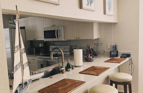Bonita Shores Condo | Beautiful 2/2 condo within a 5 min drive to Bonita & Barefoot Beach.