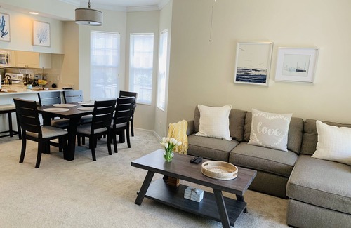 Bonita Shores Condo | Beautiful 2/2 condo within a 5 min drive to Bonita & Barefoot Beach.