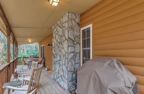 Maggie Valley House | Beautiful 2.5 bedroom/2bathroom with loft home on creek with mountains 43 acres.