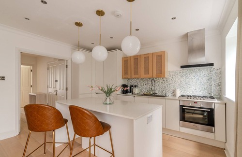 Dulwich Apartment | Beautiful 2 bed, 2 bath Abode In Dulwich
