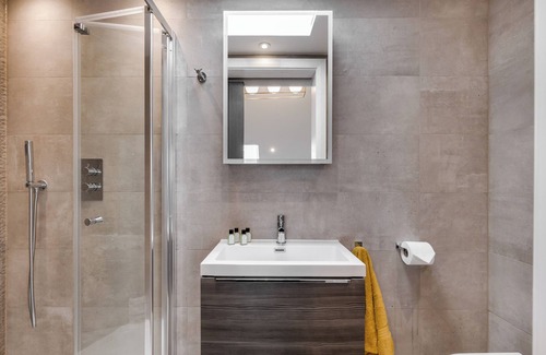 Golders Green Apartment | Beautiful 2-Bed Apartment in London