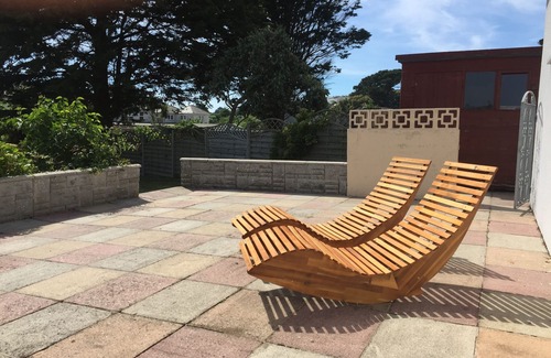 Newquay House | Beautiful 2 bed Bungalow With A Lovely Garden and a new hot tub. Dog friendly