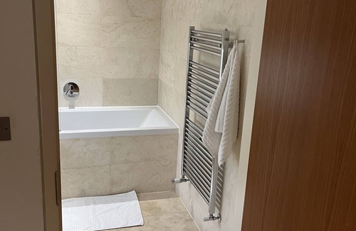 Frognal and Fitzjohns Apartment | Beautiful 2 bed Flat in Finchley Road, Camden