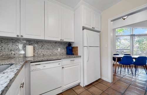 Hendricks and Venice Isles Apartment | Beautiful 2 Bedroom House with BBQ and backyard. Free parking!
