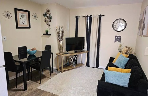 Rahway Apartment | Beautiful 2-bedroom apartment in Rahway, close to Newark Airport and NYC trains.