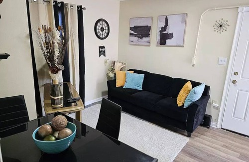Rahway Apartment | Beautiful 2-bedroom apartment in Rahway, close to Newark Airport and NYC trains.