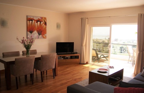 Alfarrobeira Apartment | Beautiful 2 Bedroom Apartment with Sea View near the Golf