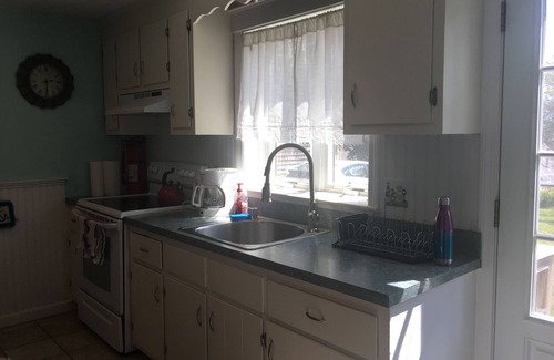 Sandwich Cottage | Beautiful 2 Bedroom Cottage Just Short Stroll To Town Neck Beach