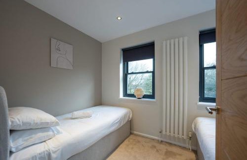 Cambridge House | Beautiful 2 Bedroom Home