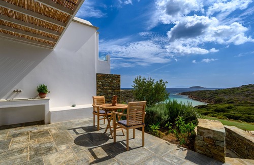 Mpatsi House | Beautiful 2-bedroom house "on the beach" with swimming pool