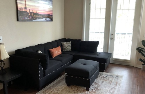 Golden Oak Apartment | Beautiful 2-bedroom unit 5 minutes from Disney!