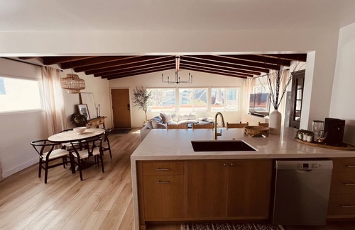 Peninsula Condo | Beautiful 2 Bedroom beach bungalow! Steps to the sand!