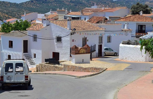 Mondron Villa | Beautiful 2 bedroom Villa with mountain views in a traditional Spanish village