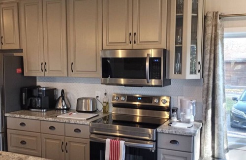 Coe Hill Cottage | Beautiful 2 Bedroom Waterfront Cottage