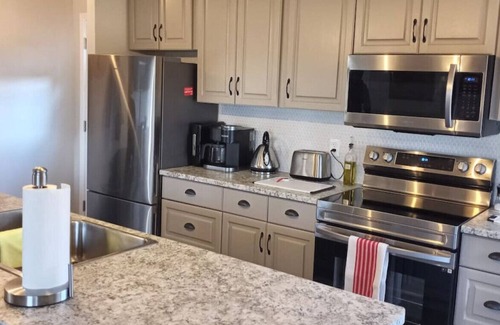 Coe Hill Cottage | Beautiful 2 Bedroom Waterfront Cottage