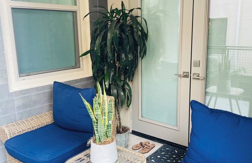 Irvine Business Complex Condo | Beautiful 2 BR/2 BA luxe condo located in prime location near John Wayne airport