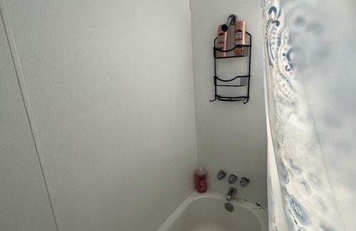 Webster Apartment | Beautiful 2 BR 5 Mins Away From The NASA