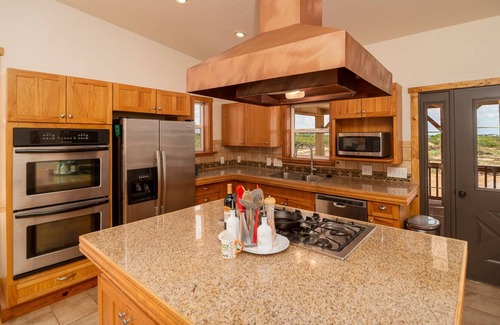 Hereford House | Beautiful 2 Story with Mountain Views