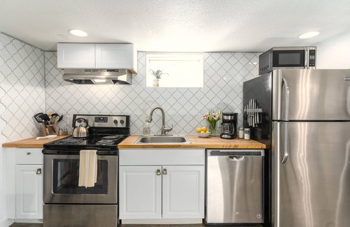 Loveland Apartment | Beautiful 2B garden level w/private outdoor deck