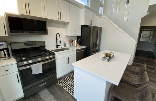 Whitefish House | Beautiful 2BD + 2BA Home! King Beds! Hot Tub! Pool! Walk to downtown.