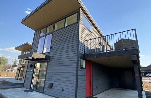Whitefish House | Beautiful 2BD + 2BA Home! King Beds! Hot Tub! Pool! Walk to downtown.